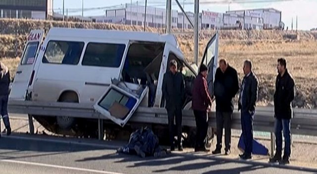 Kayseri'de feci kaza: 2 ölü 10 yaralı
