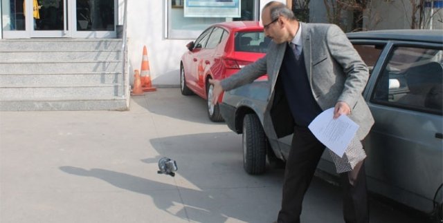 Kızgın müşteri bankaya POS cihazı fırlattı