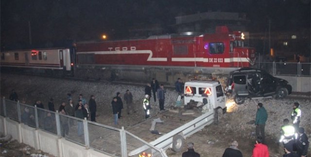 Manisa'da tren kazası: 1 ölü 4 yaralı