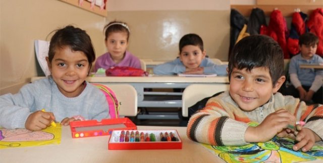 Miniklerin çöpten okul hayaline Bakan’dan jet talimat