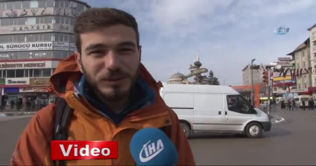 Otostop çekerek 2 yılda 60 il ve 4 ülke gezdiler