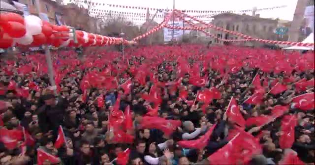 Referandum şarkısı ilk kez çalındı