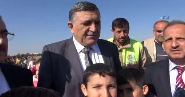 Şanlıurfa'da minik öğrenciler 10 bin fidan dikti