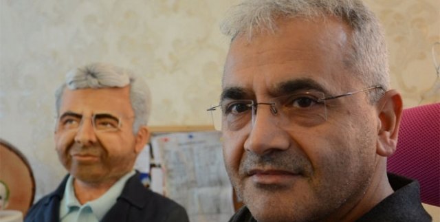 Şeker hamurundan babasının büstünü yaptı