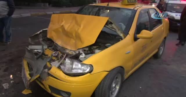 Şişli’de taksi tur otobüsüne çarptı: 1 yaralı