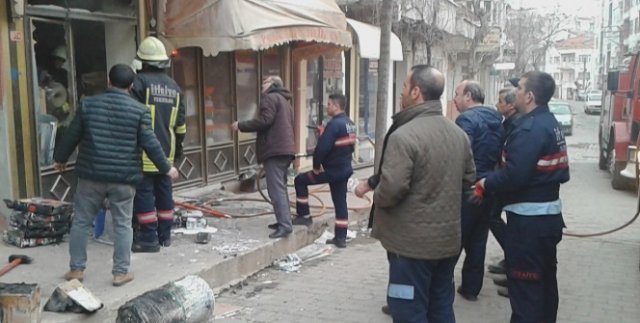Tekirdağ'da nalbur deposunda korkutan yangın
