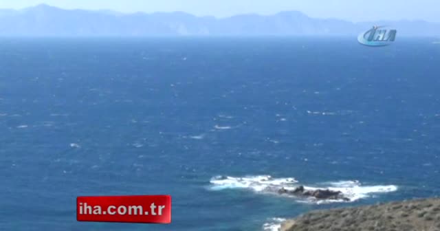 Türk savaş gemisi Kardak'ta