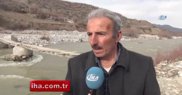 Vatandaşlar bu köprüde hayatlarına tehlikeye atıyor
