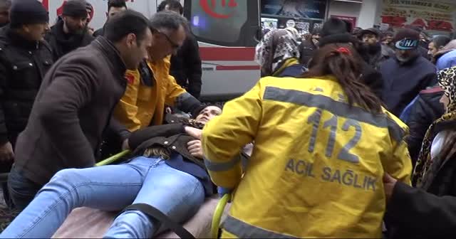Yolda yürürken kafasına pencere düşen genç kız ağır yaralandı