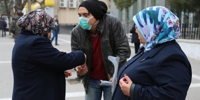 Zabıta dilenci kılığına girdi 10 dakikada 80 TL topladı