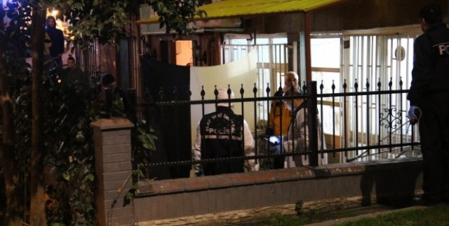 3'üncü kattan düşen şahıs, demir korkuluklara saplanarak öldü