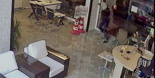 Acemi hırsız neredeyse kendini sakatlıyordu