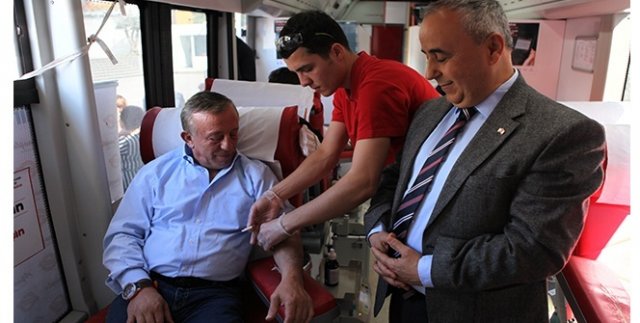 Ali Ağaoğlu, “Kan bağışı sürekli hale getirilmeli”