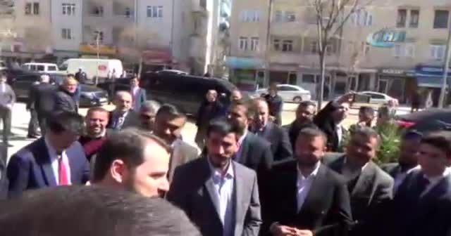 Bakan Albayrak, gençlerden Cumhurbaşkanı için dua istedi