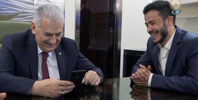 Başbakan uçakta telefonla kız istedi