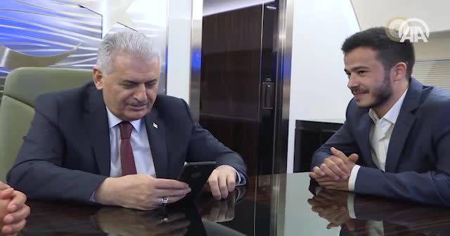 Başbakan Yıldırım, uçakta kız istedi