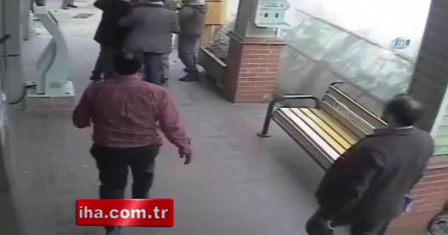 Belediye binasını pompalı tüfekle böyle bastı