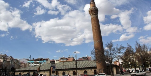 Bu minare asırlardır hareket ediyor