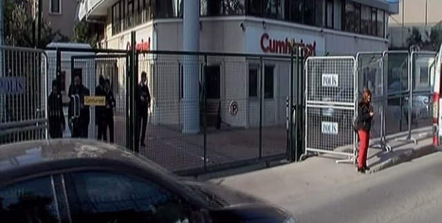 Cumhuriyet Gazetesi önünde silah sesleri!