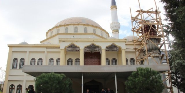 FETÖ’den alınan caminin minaresi yapıldı