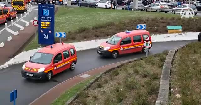 Fransa'da Orly Havalimanı güvenlik riski nedeniyle tahliye edildi