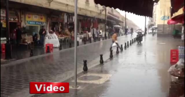 Gaziantep'te sağanak yağış hayatı olumsuz etkiledi
