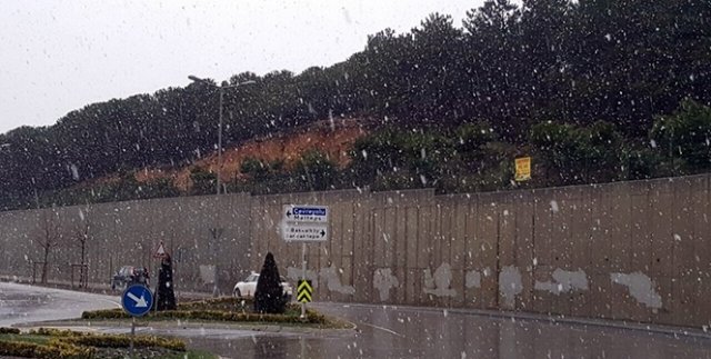 İstanbul'a kar sürprizi