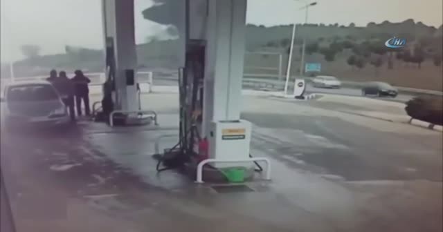 İstanbul Büyükçekmece'de helikopterin düşme anı