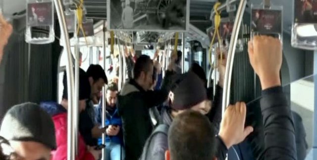 İstanbul’da toplu taşıma araçlarında duygusal anlar