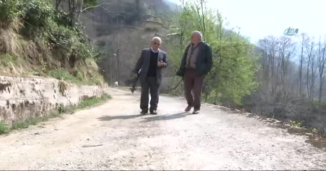 Mezarlıkta tüfekle ayı nöbeti