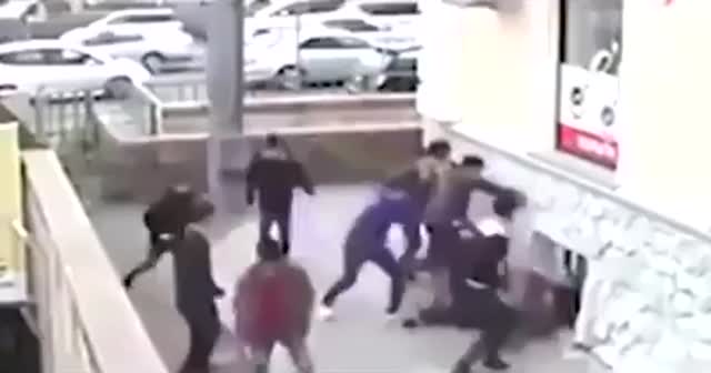 Müslüman kadına sarkıntılık eden 10 Rus'u püskürten Çeçen