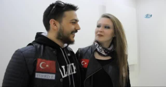 Nikahlarına bile motosikletle gittiler