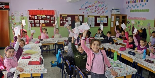 Öğrencilerden polis ve asker ağabeylerine moral mektubu