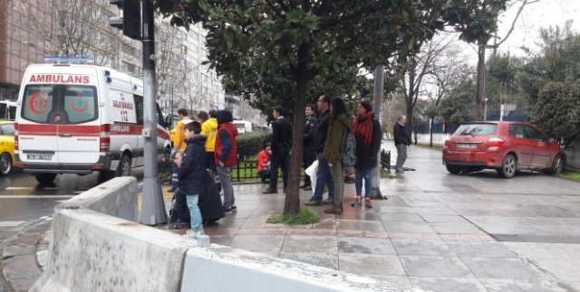 Önce sinir krizi geçirdi, sonra kazaya karışan aileyle tartıştı