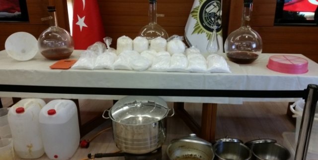 Polisten uyuşturucu çetesine darbe