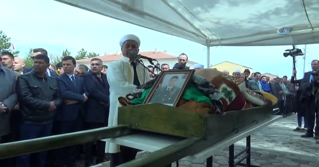 Şehit Ömer Halisdemir'in annesi defnedildi