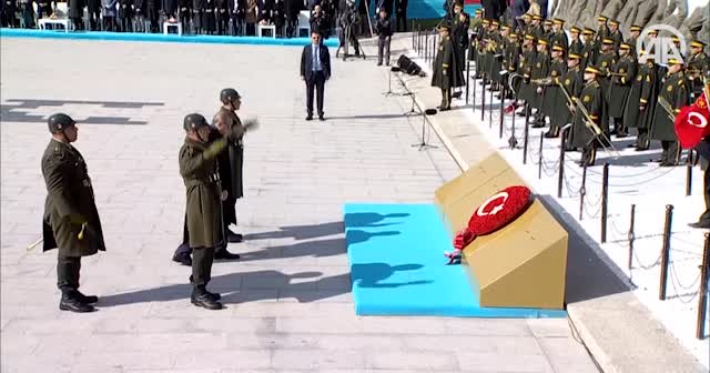 Şehitler Abidesi'ndeki törenler başladı