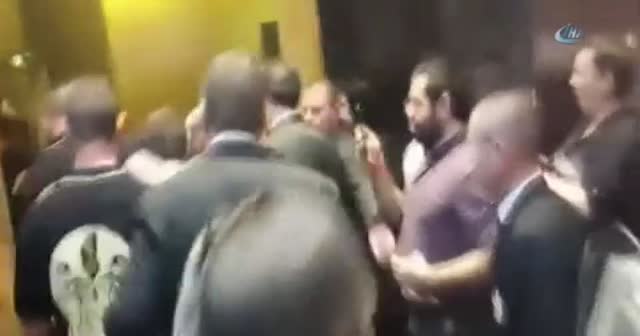 Serdar Ortaç konser sırasında fenalaştı