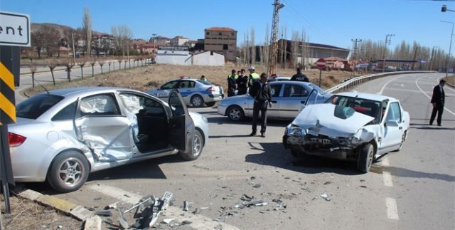 Sivas’ta trafik kazası: 6 yaralı