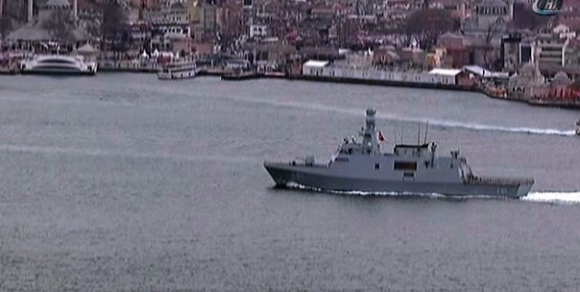 Türk savaş gemileri İstanbul Boğazı’nda böyle görüntülendi