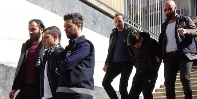 Yan bakma tartışması kanlı bitti: 2 ölü
