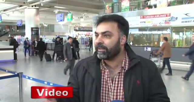 Yolcular bilgisayarlarını çantalara yerleştirdi