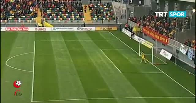 Adana Demirsporlu Thiago, Göztepe'ye santradan gol attı