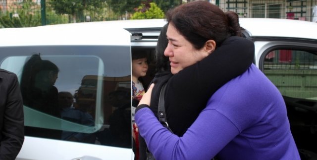 Bakıcı, 2 çocuğu ve kediyi ölümden kurtardı
