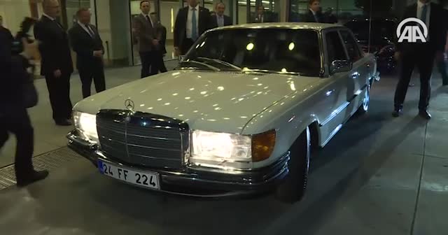 Başbakan Yıldırım buluşmaya nostalji otomobille katıldı