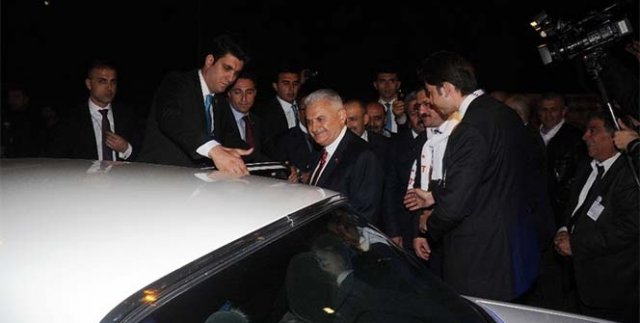 Başbakan Yıldırım: 'Size bugün siyaseti çok görenler unutmasın ki...'