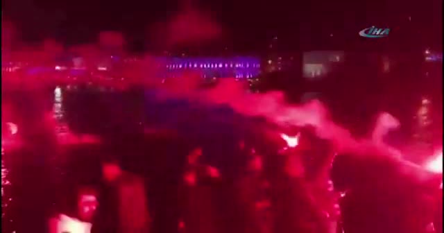 Beşiktaşlı taraftarlardan Lyon’a ninni