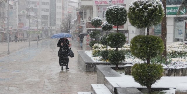 Bolu'da kar yağışı