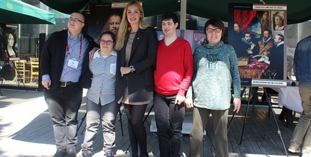 Down sendromlu gençler dünyaca ünlü 12 klasik esere hayat verdi
