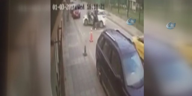 Ehliyetsiz vale dehşeti kamerada